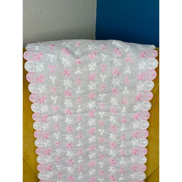 VINTAGE TABLE RUNNER Pink White Embroidered - Scalloped Edge - 38" x 12" -Floral - Picture 5 of 10